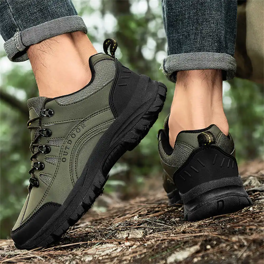 Homens e Mulheres Andando Sapa - Men'S Shoes Good For Wide Feet avaliação e preço